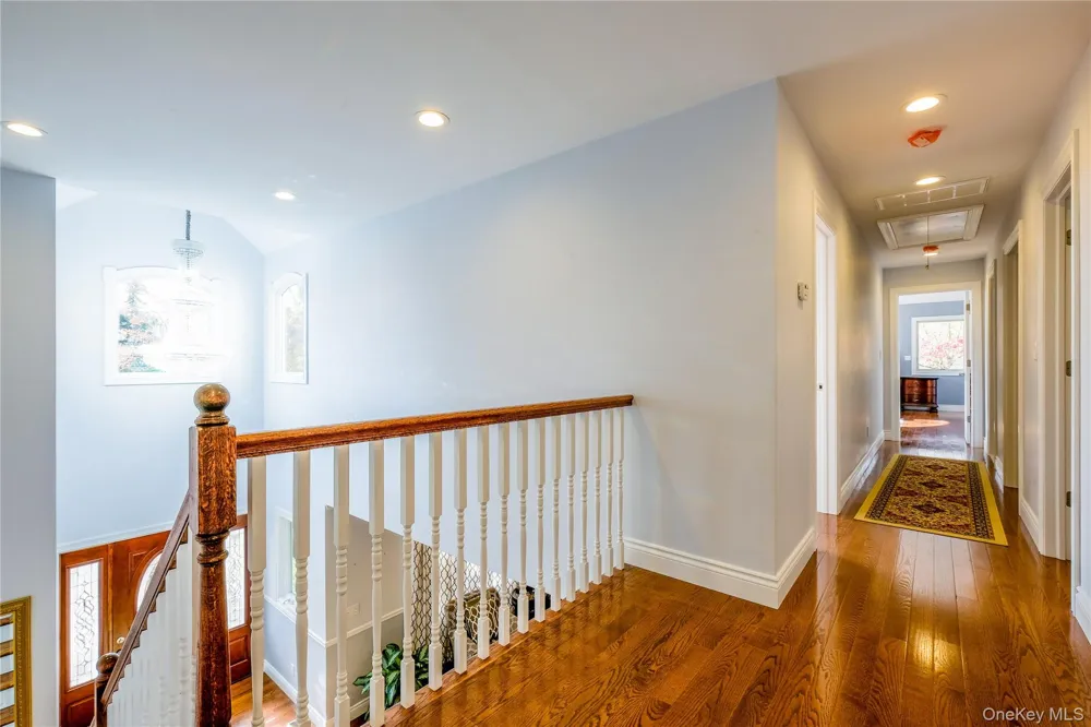 752 Kensington Court Westbury, NY 11590