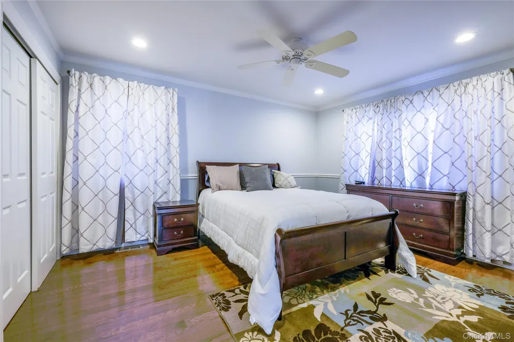 752 Kensington Court Westbury, NY 11590