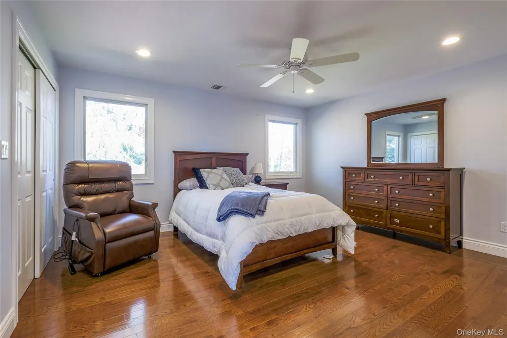752 Kensington Court Westbury, NY 11590