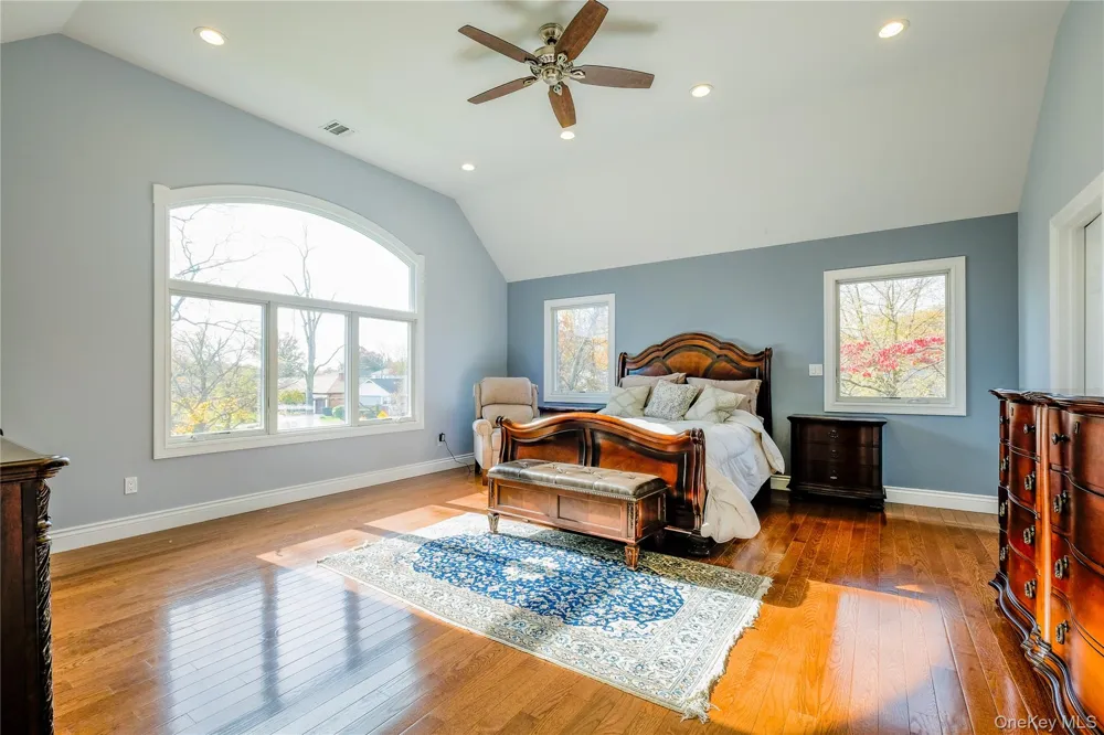 752 Kensington Court Westbury, NY 11590