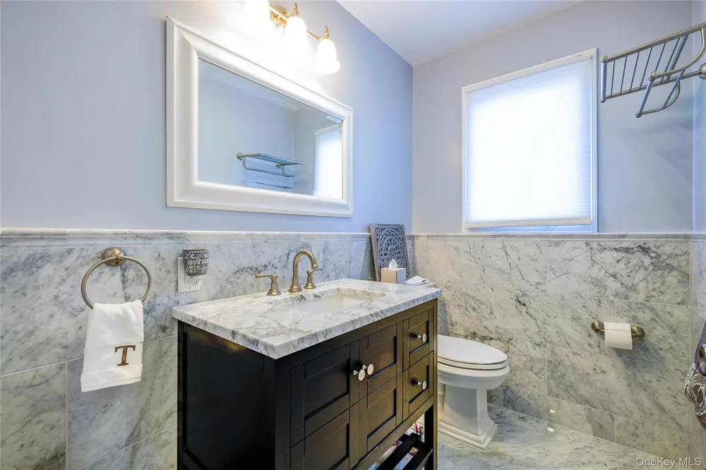 752 Kensington Court Westbury, NY 11590