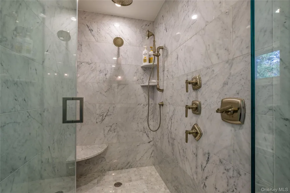 752 Kensington Court Westbury, NY 11590