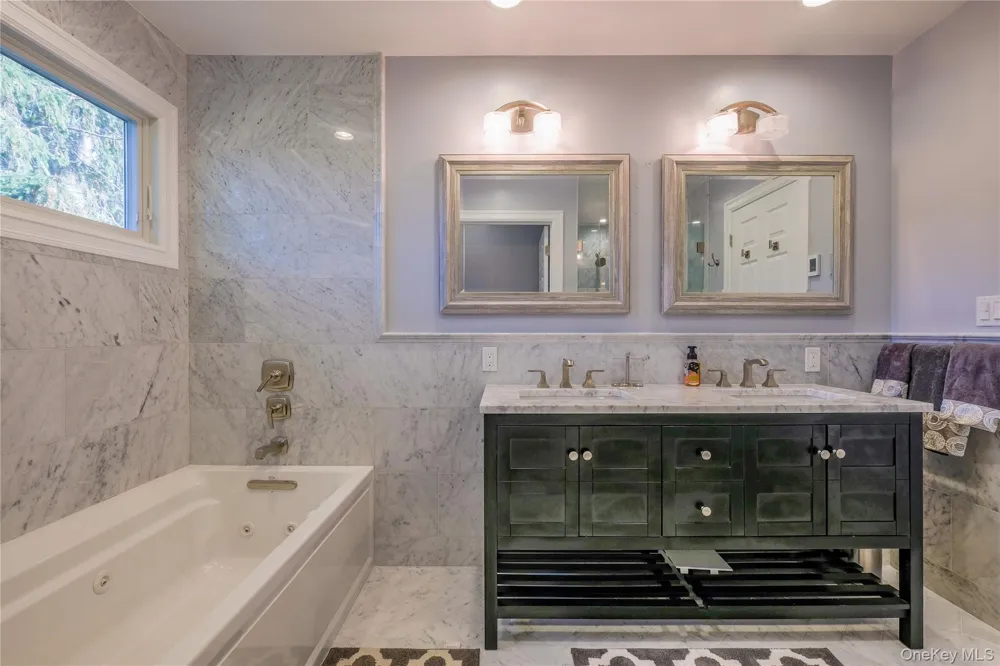 752 Kensington Court Westbury, NY 11590