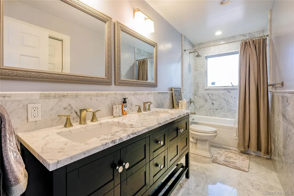 752 Kensington Court Westbury, NY 11590