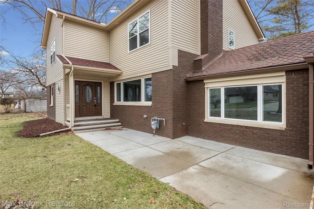 17348 Hilton Street Southfield City, MI 48075