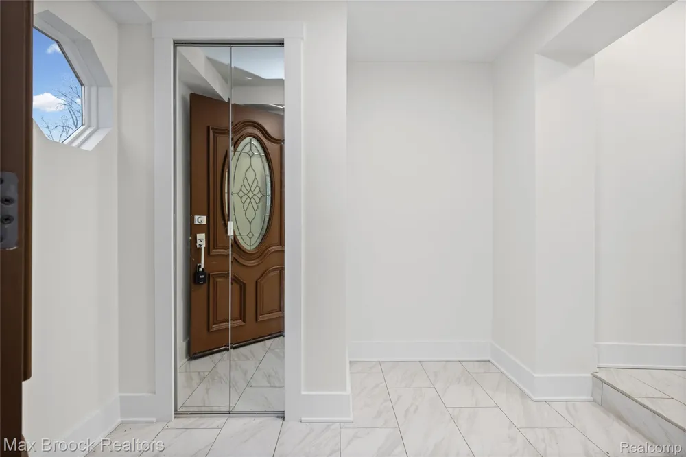 17348 Hilton Street Southfield City, MI 48075