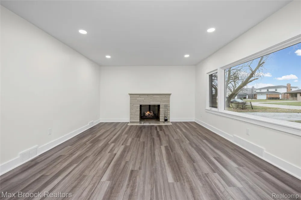 17348 Hilton Street Southfield City, MI 48075