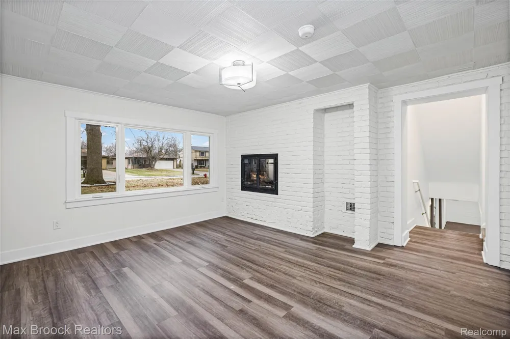 17348 Hilton Street Southfield City, MI 48075