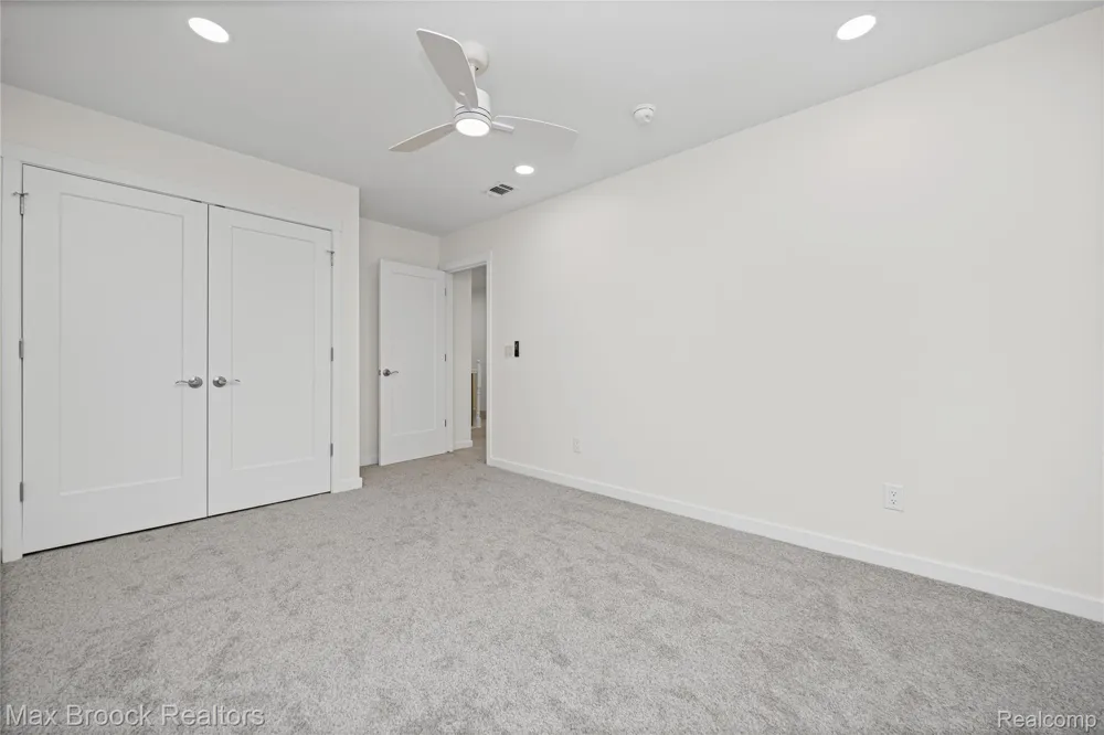 17348 Hilton Street Southfield City, MI 48075