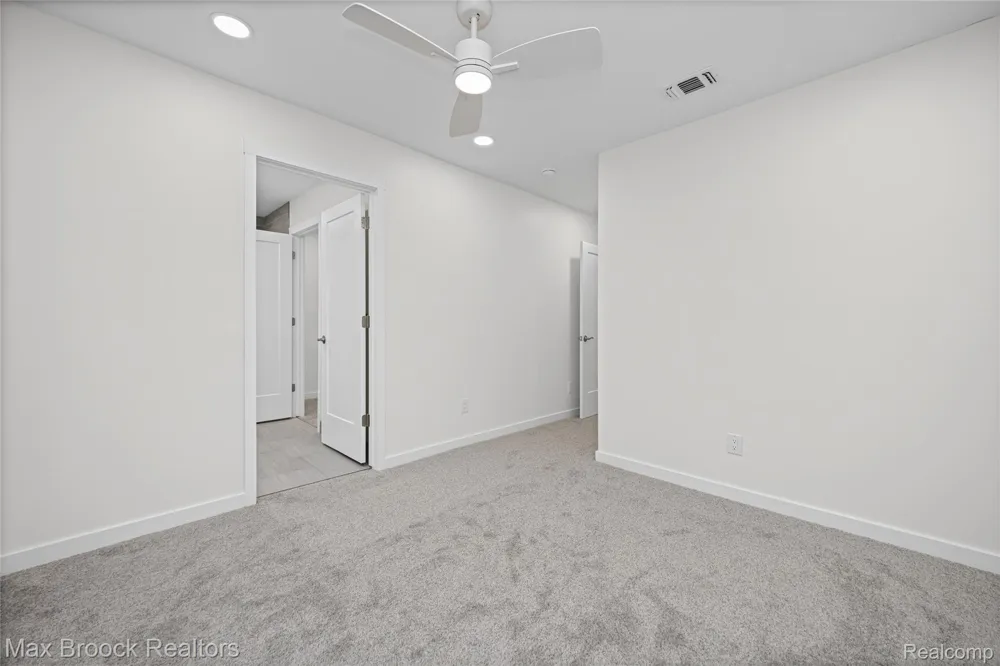 17348 Hilton Street Southfield City, MI 48075