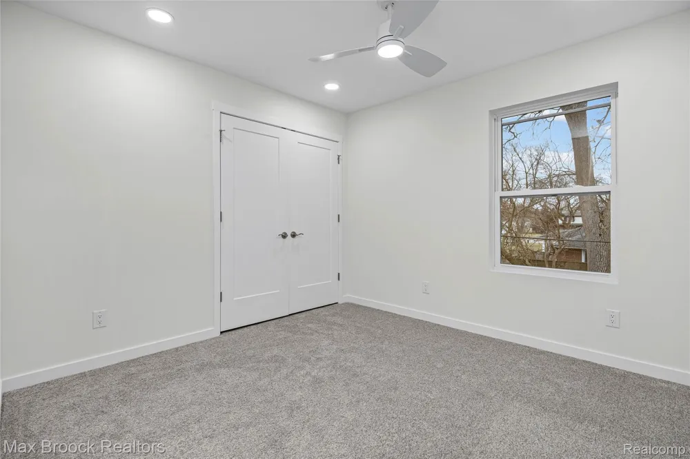 17348 Hilton Street Southfield City, MI 48075
