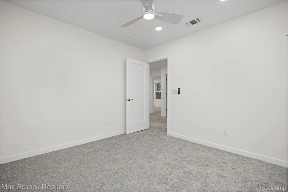 17348 Hilton Street Southfield City, MI 48075