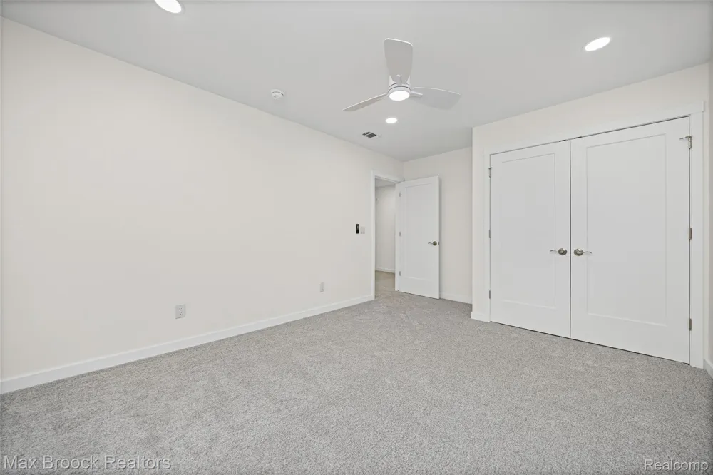 17348 Hilton Street Southfield City, MI 48075