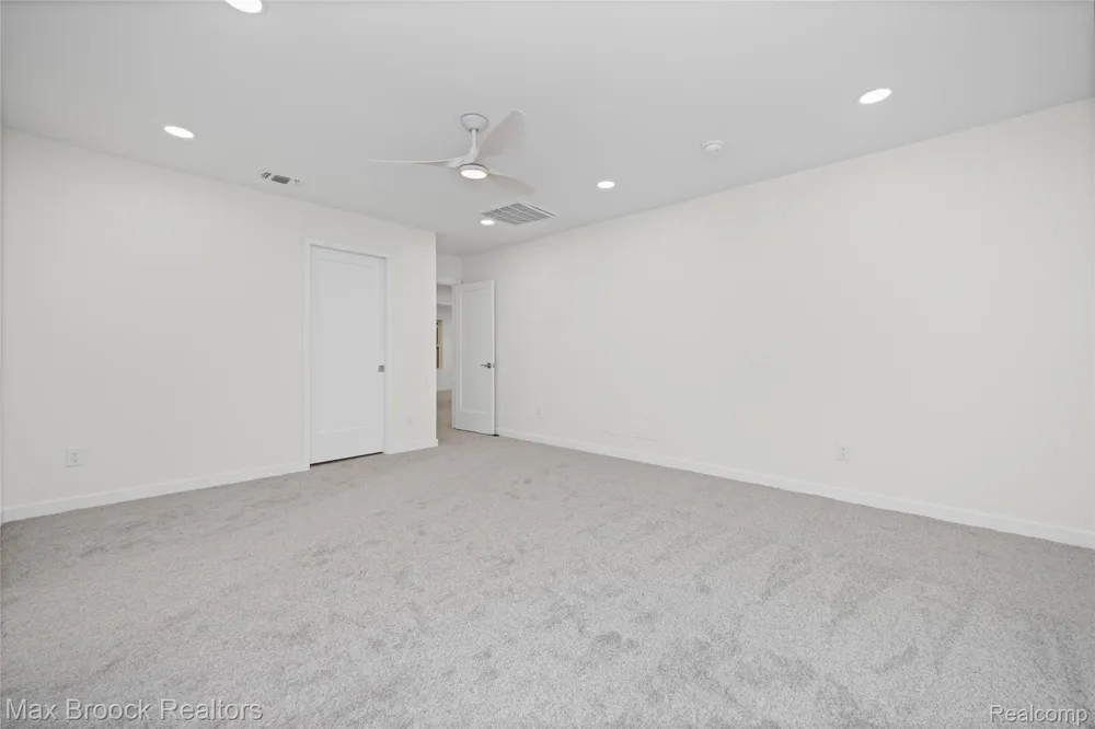 17348 Hilton Street Southfield City, MI 48075