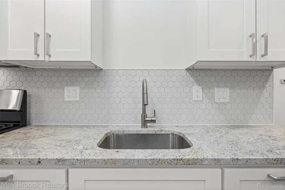 17348 Hilton Street Southfield City, MI 48075