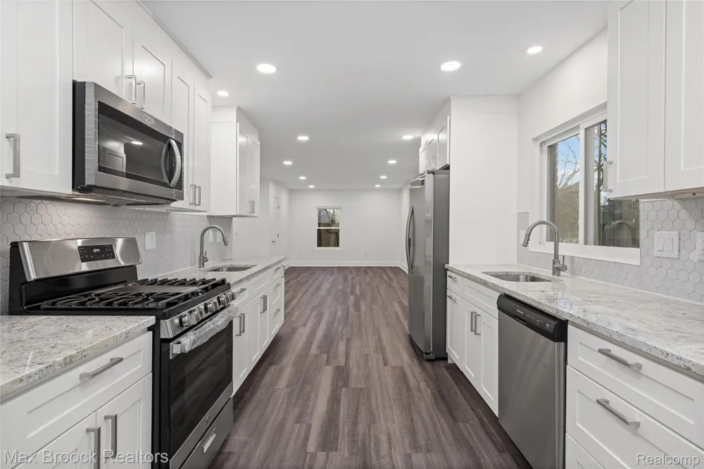 17348 Hilton Street Southfield City, MI 48075
