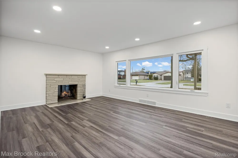 17348 Hilton Street Southfield City, MI 48075