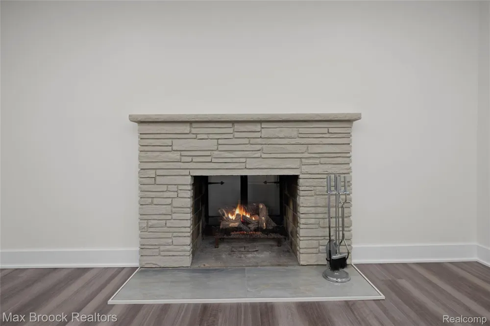 17348 Hilton Street Southfield City, MI 48075