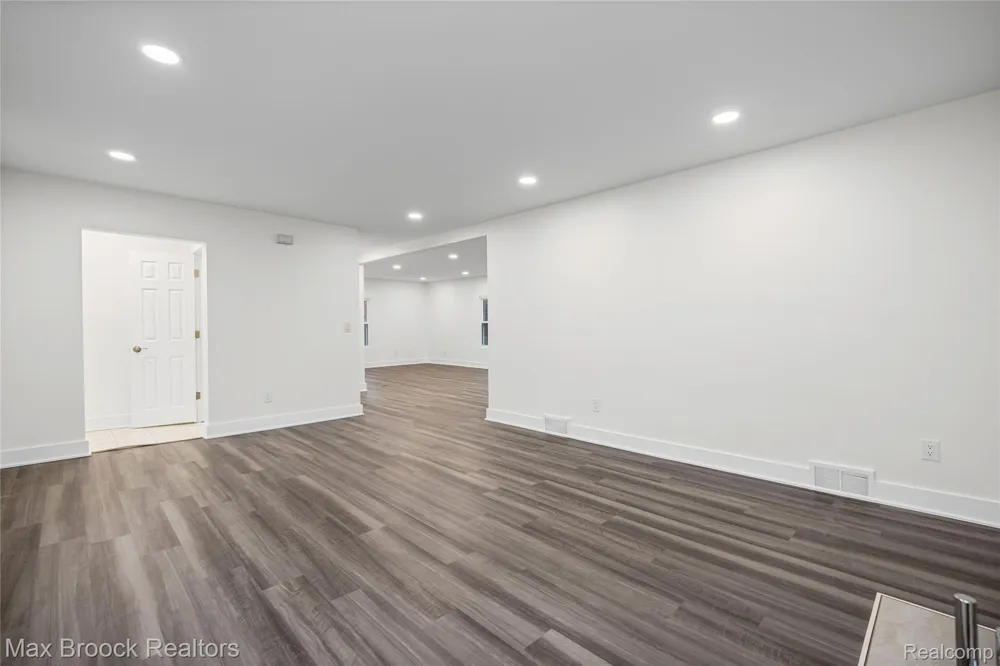 17348 Hilton Street Southfield City, MI 48075