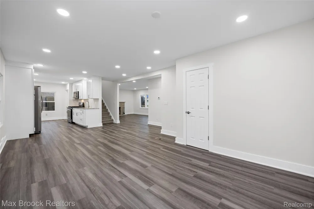17348 Hilton Street Southfield City, MI 48075
