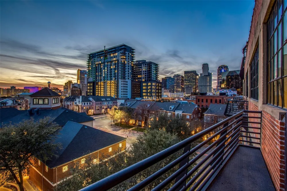 2220 Canton Street #401 Dallas, TX 75201