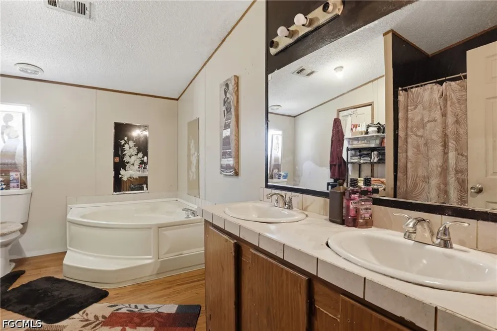 Della Tobias Avenue Clewiston, FL 33440