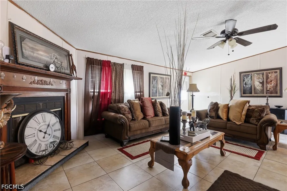 Della Tobias Avenue Clewiston, FL 33440
