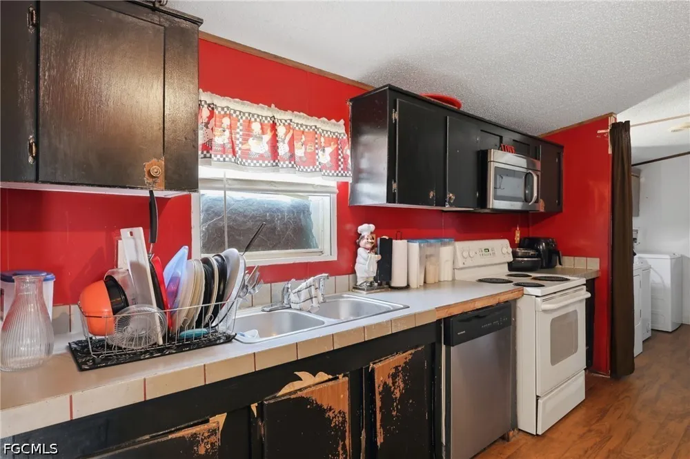Della Tobias Avenue Clewiston, FL 33440