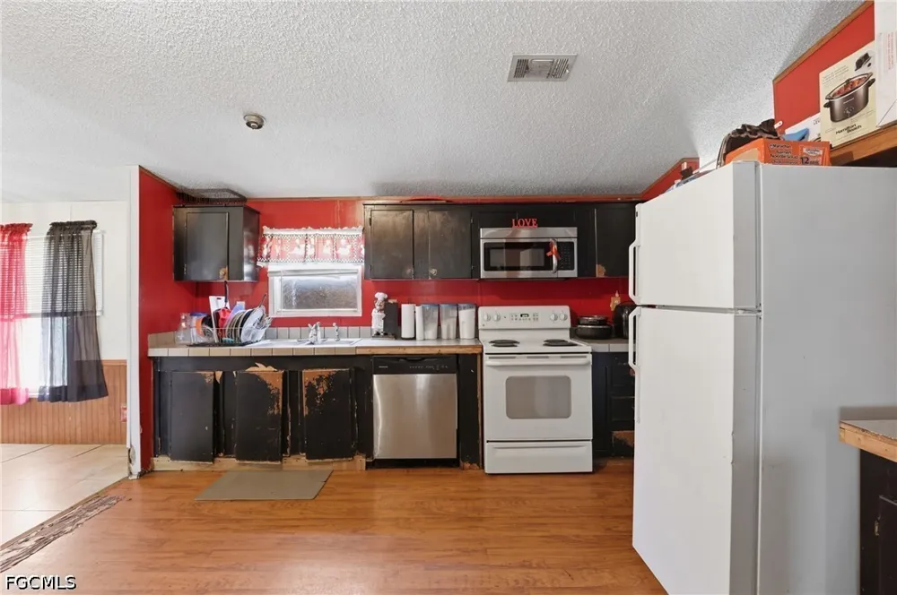 Della Tobias Avenue Clewiston, FL 33440