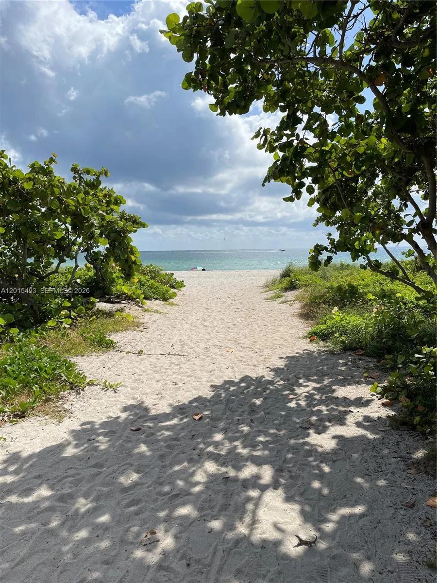 9195 Collins Ave #1012 Surfside, FL 33154