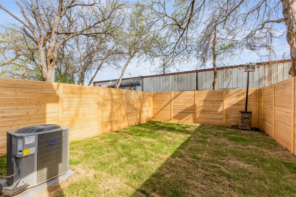 3524 Spring Avenue Dallas, TX 75210
