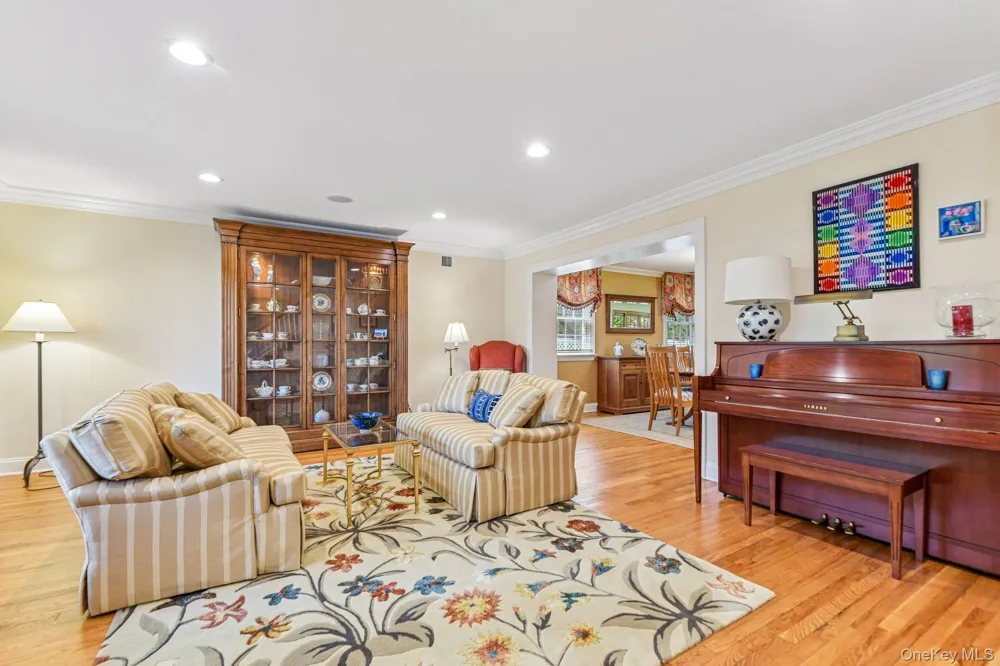 1442 Stevenson Circle Hewlett, NY 11557