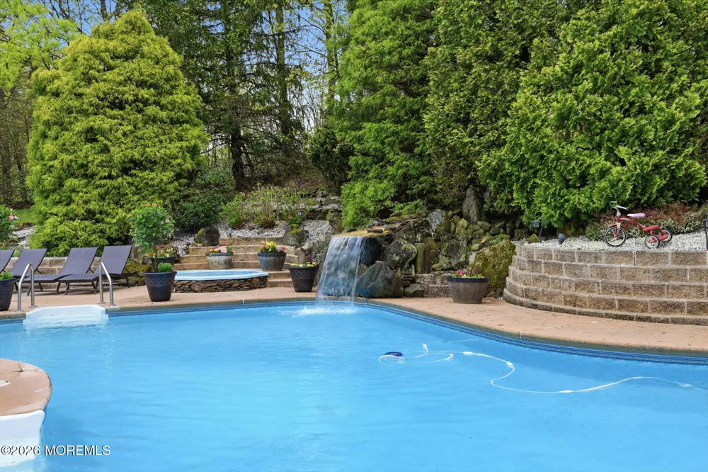 32 Wesley Court Eatontown, NJ 07724