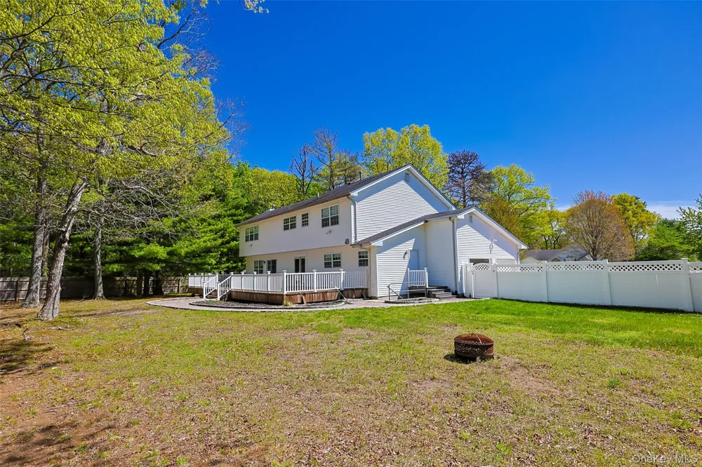 3 Sander Court Middle Island, NY 11953