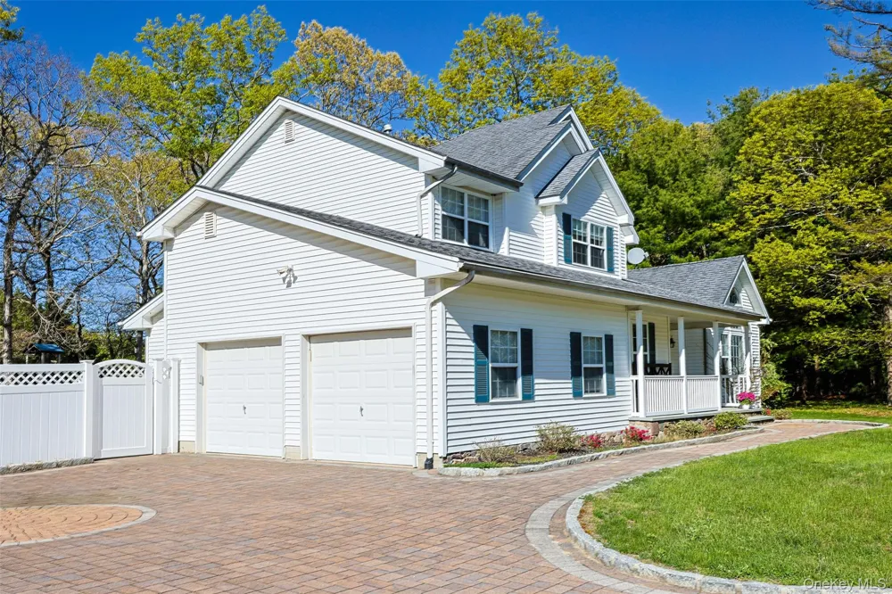 3 Sander Court Middle Island, NY 11953