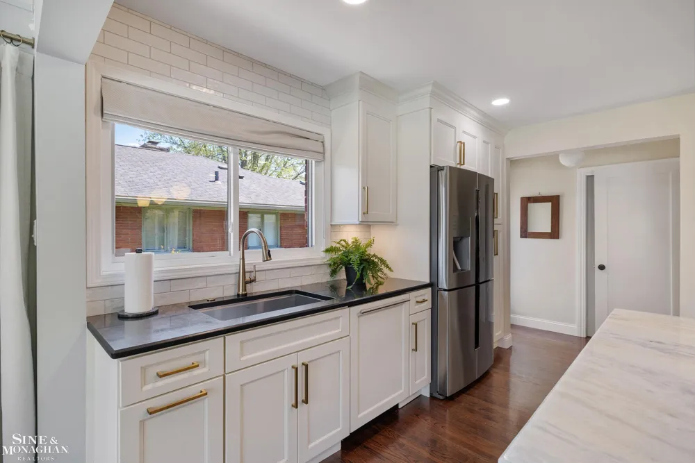 56 Hampton Road Village Of Grosse Pointe Shores City, MI 48236