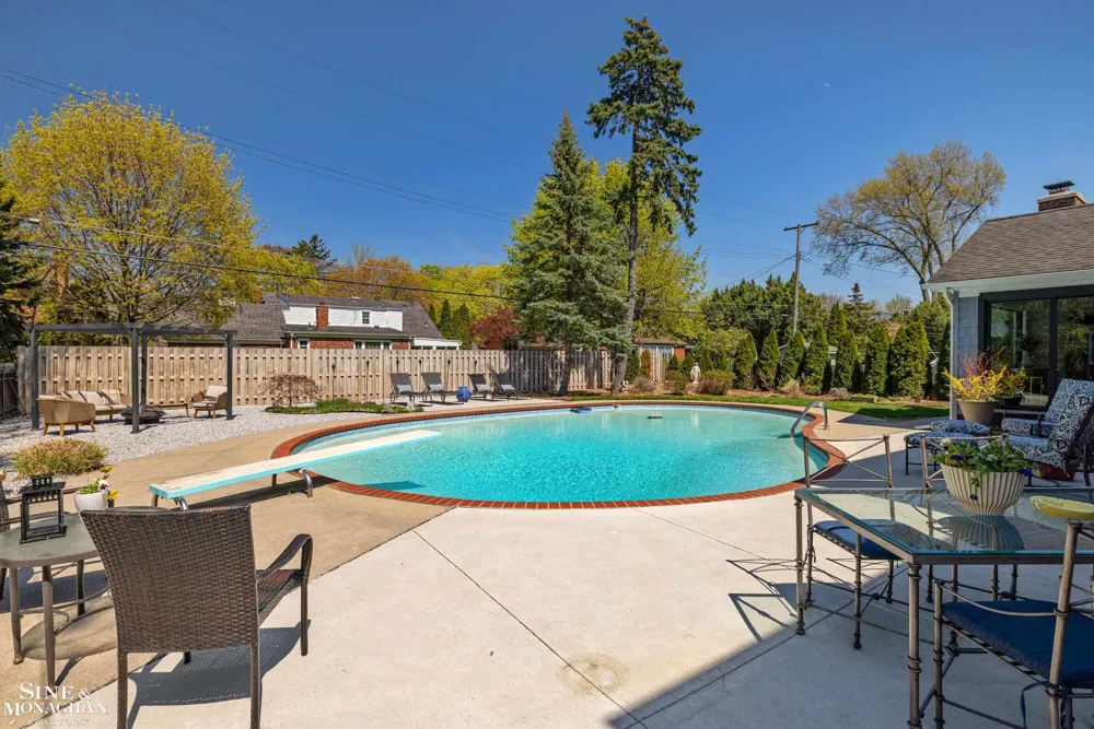 56 Hampton Road Village Of Grosse Pointe Shores City, MI 48236