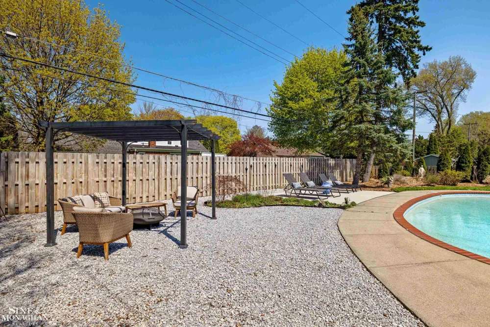 56 Hampton Road Village Of Grosse Pointe Shores City, MI 48236