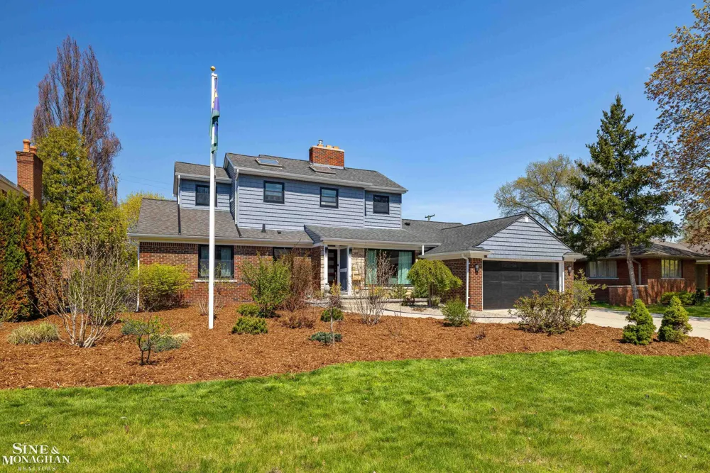 56 Hampton Road Village Of Grosse Pointe Shores City, MI 48236