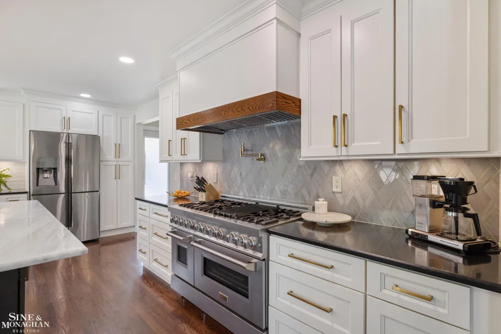 56 Hampton Road Village Of Grosse Pointe Shores City, MI 48236