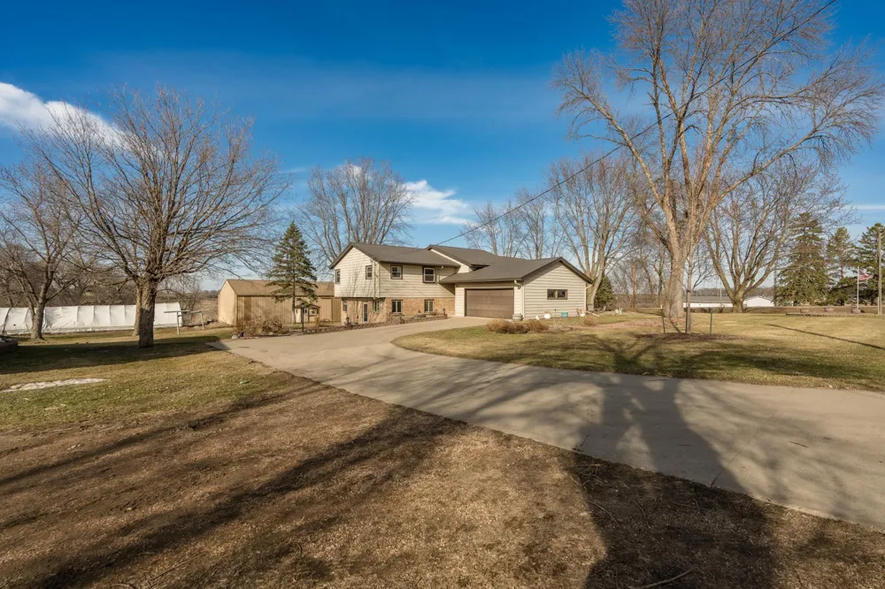 10460 County Road 50 Cologne, MN 55322