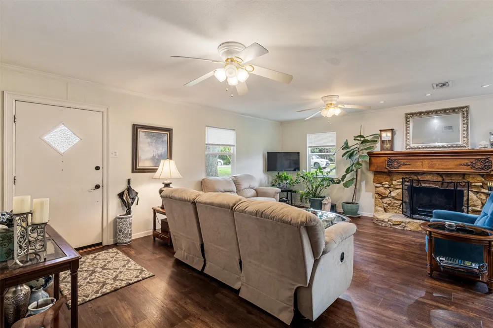 713 Midway Road Tool, TX 75143