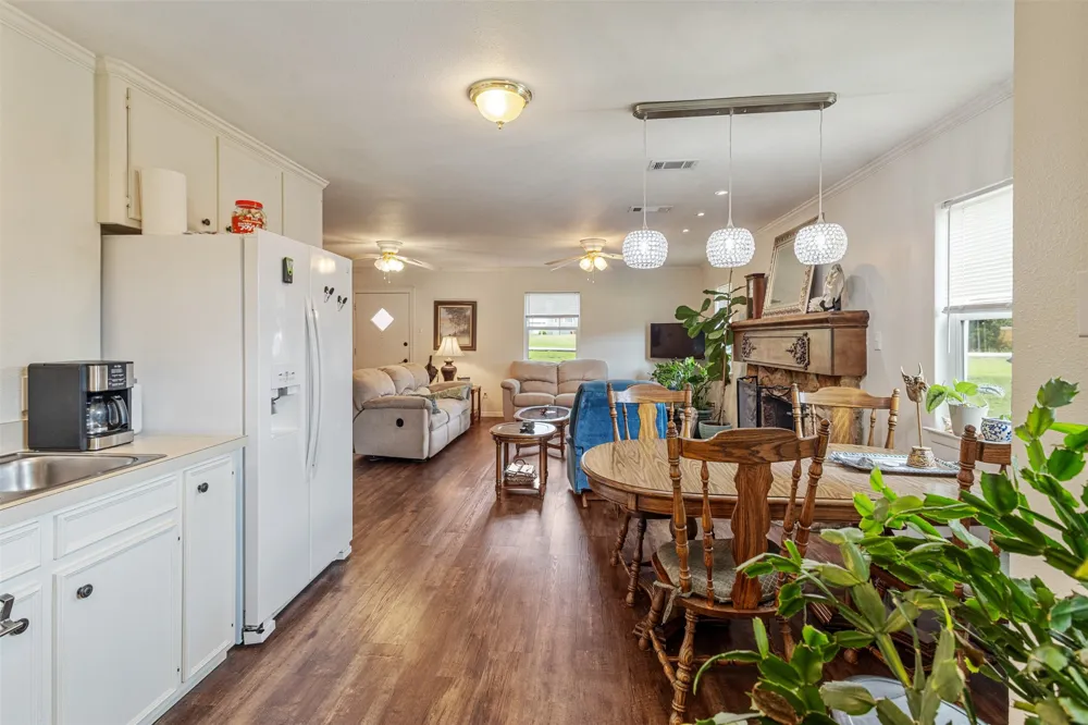 713 Midway Road Tool, TX 75143