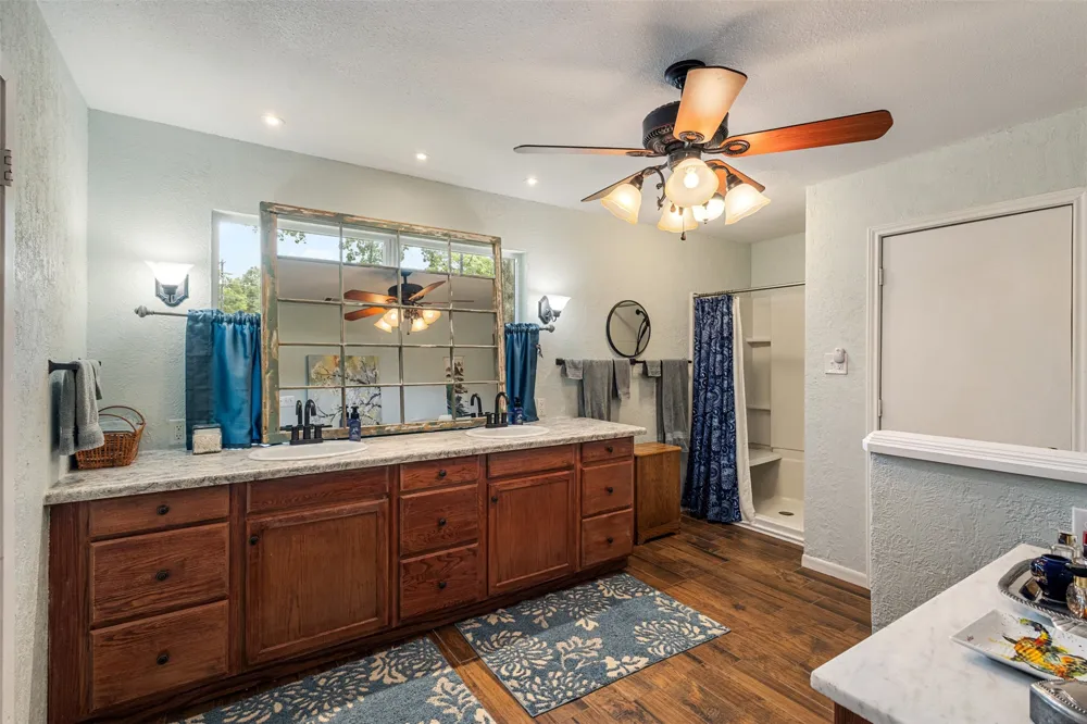 713 Midway Road Tool, TX 75143