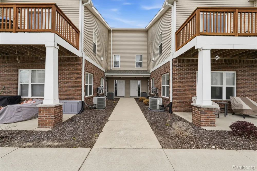1745 Welland Street Howell City, MI 48855