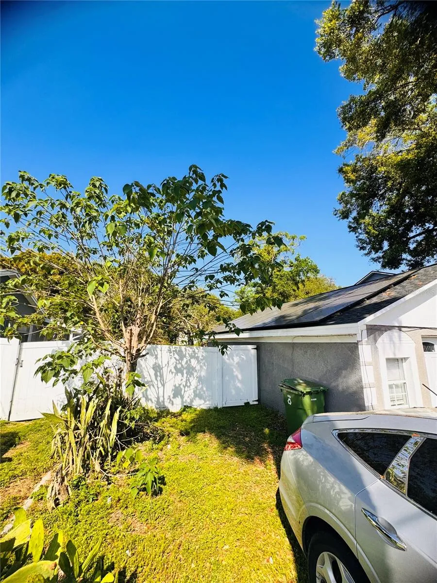 8710 TANGERINE PLACE Tampa, FL 33617