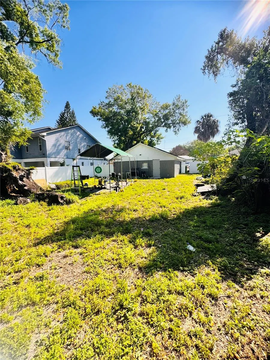 8710 TANGERINE PLACE Tampa, FL 33617