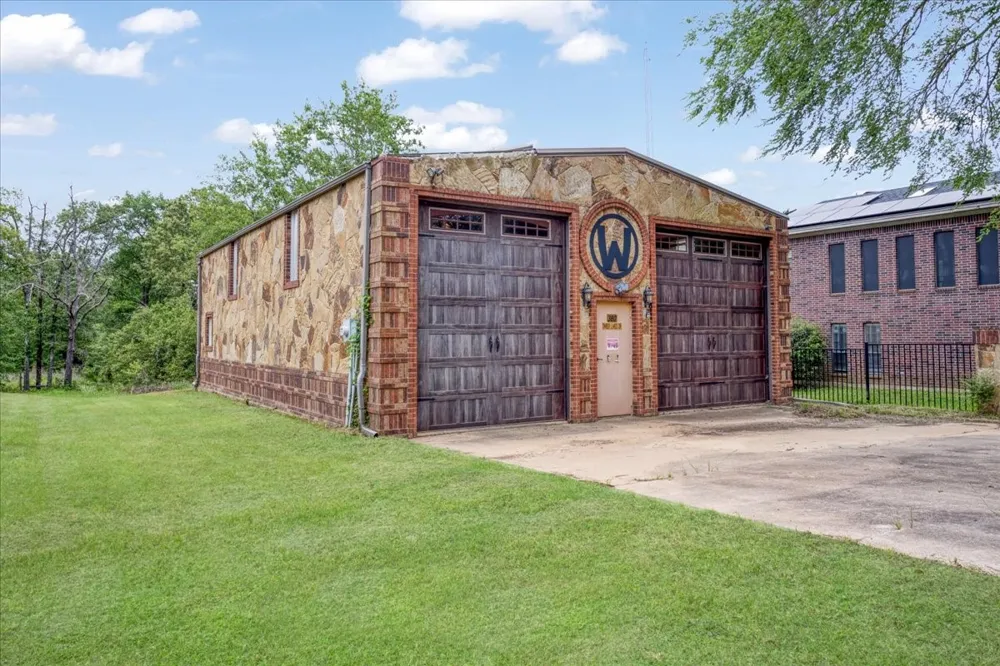 380 Timber Lakes Drive Powderly, TX 75473