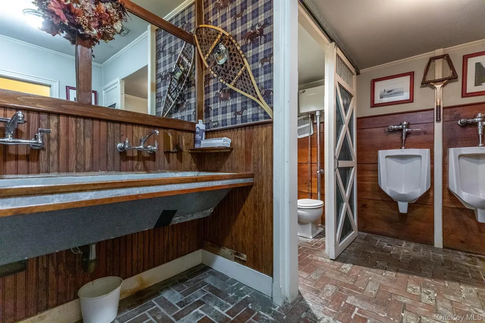 4258 Route 44 Millbrook, NY 12545