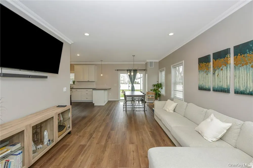 1246 Oakfield Avenue Wantagh, NY 11793